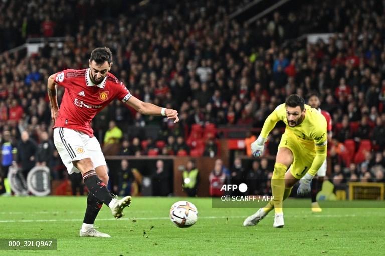 Bruno-Fernandes-vs-Hugo-Lloris-di-Liga-Inggris-antara-Manchester-United-vs-Tottenham-Hotspur.jpg