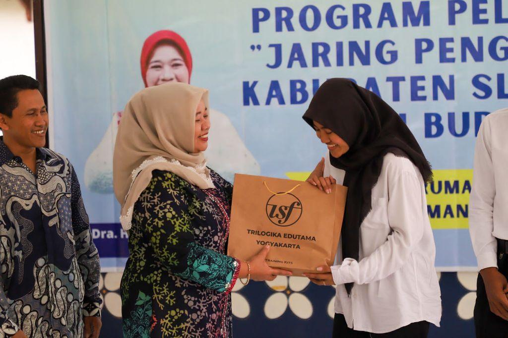 Buka-Program-Pelatihan-Kerja-JPS-2024-Bupati-Kustini-Wujudkan-SDM-yang-Unggul-dan-Berdaya-Saing.jpg