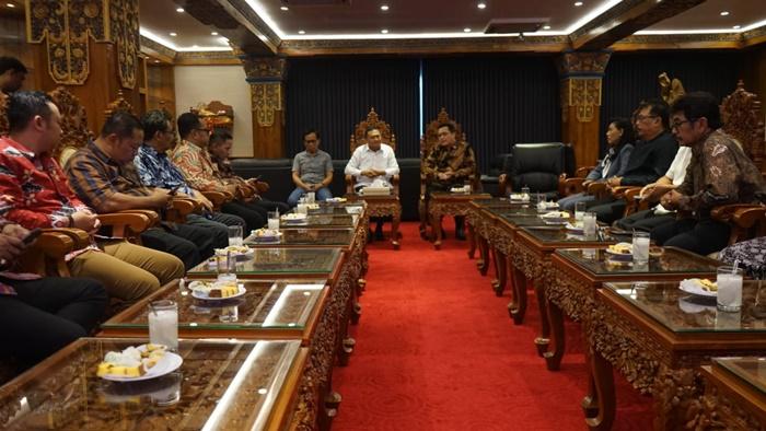 Bupati-Magelang-Grengseng-Pamuji-beraudiensi-dengan-Bupati-Gianyar.jpg