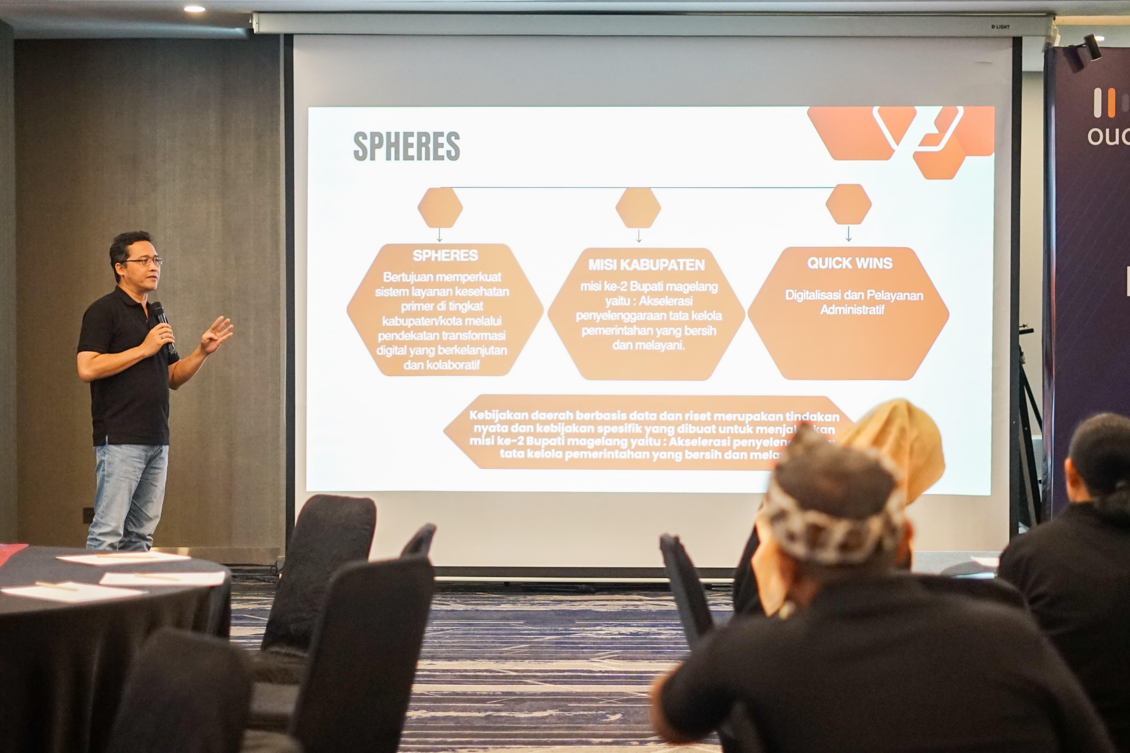 Bupati-Magelang-Grengseng-Pamuji-mempresentasikan-kesiapan-menghadapi-transformasi-digital.jpg
