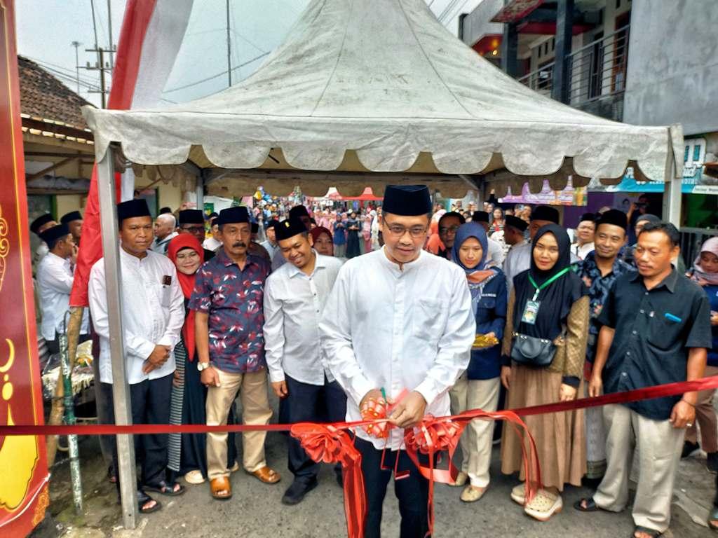 Bupati-Magelang-Grengseng-Pamuji-meresmikan-Kampung-Ramadhan.jpg
