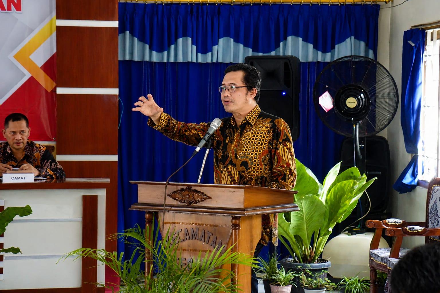Bupati-Magelang-Tidak-Ada-Jalan-Keluar-dari-Kemiskinan-Selain-Pendidikan.jpg