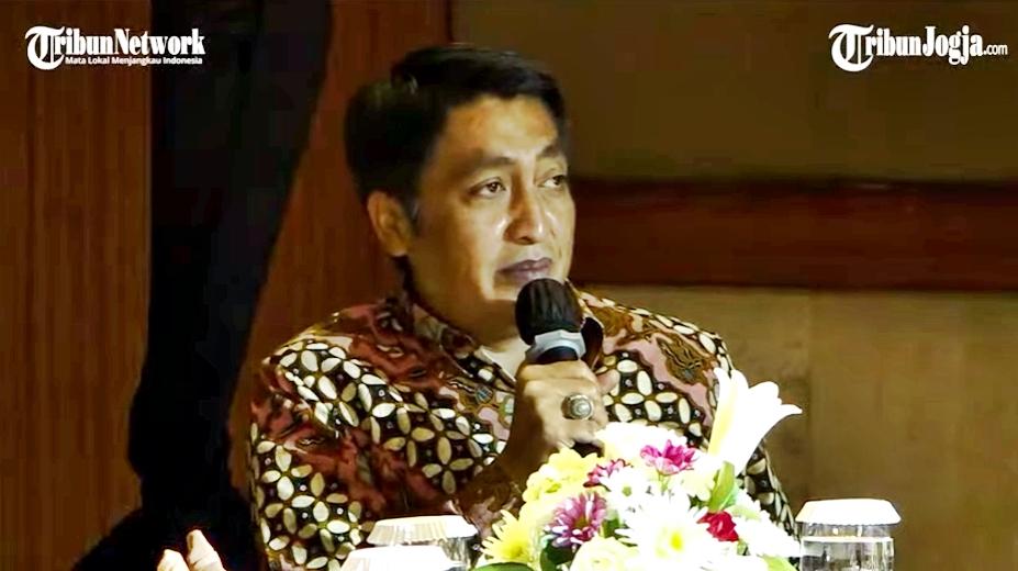 Bupati-Magelang-Zaenal-Arifin-di-acara-Tribun-Inspiring-Award.jpg