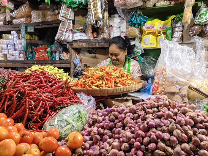Cabai-hingga-bawang-merah-yang-dijual-oleh-pedagang-di-Pasar-Argosari-Wonosari.jpg