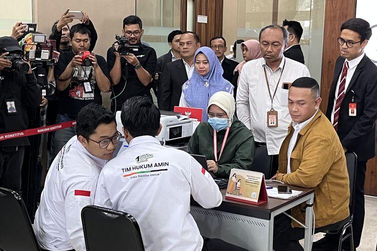 Capres-Nomor-Urut-1-Anies-Cak-Imin-Resmi-Daftarkan-Gugatan-ke-MK-Pagi-Ini.jpg