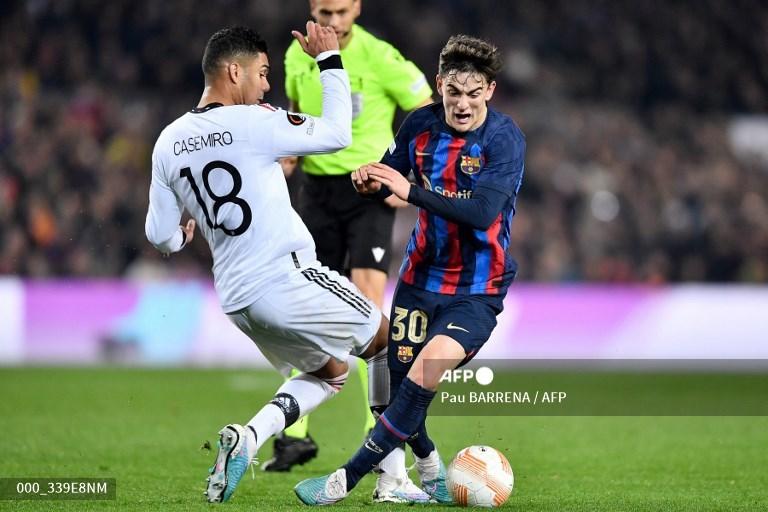 Casemiro-vs-Gavi-di-leg-pertama-babak-32-besar-Liga-Europa-Barcelona-vs-Manchester-United.jpg