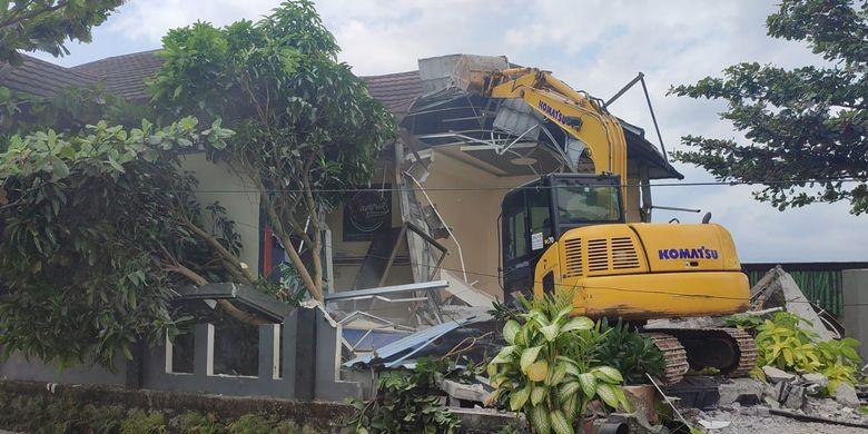 Cegah-Tempat-Usahanya-Dibongkar-Pemkab-Purworejo-Pemilik-Karaoke-Lepaskan-Anjing-Peliharaanya.jpg