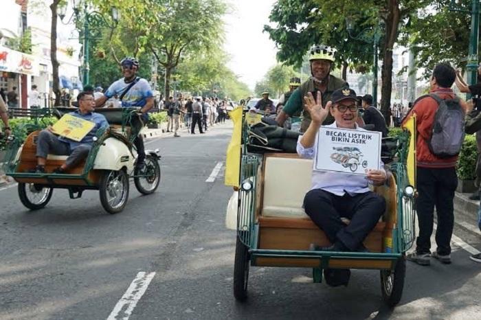 Cerita Paimin Andalkan Becak Listrik di Malioboro, Berharap Fasilitas Pengisian Daya Dibenahi
