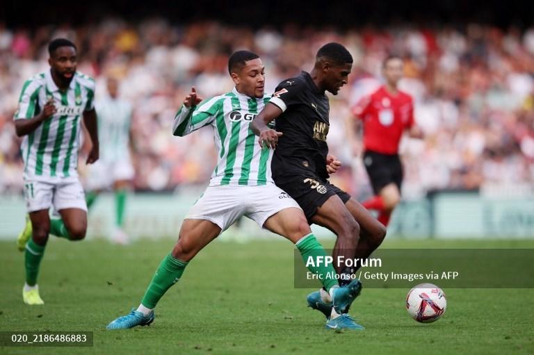 Cristhian-Mosquera-vs-Vitor-Roque-di-La-Liga-Spanyol-Valencia-vs-Real-Betis.jpg