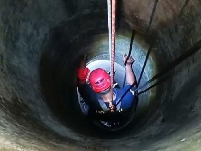 Damkar Kulon Progo Selamatkan Anak Kambing yang Masuk Sumur di Nanggulan