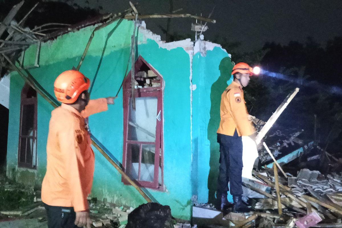 Dampak-Gempa-Bekasi-Mushola-Roboh-Hingga-Perjalanan-Kereta-Whoosh-Dibatalkan.jpg