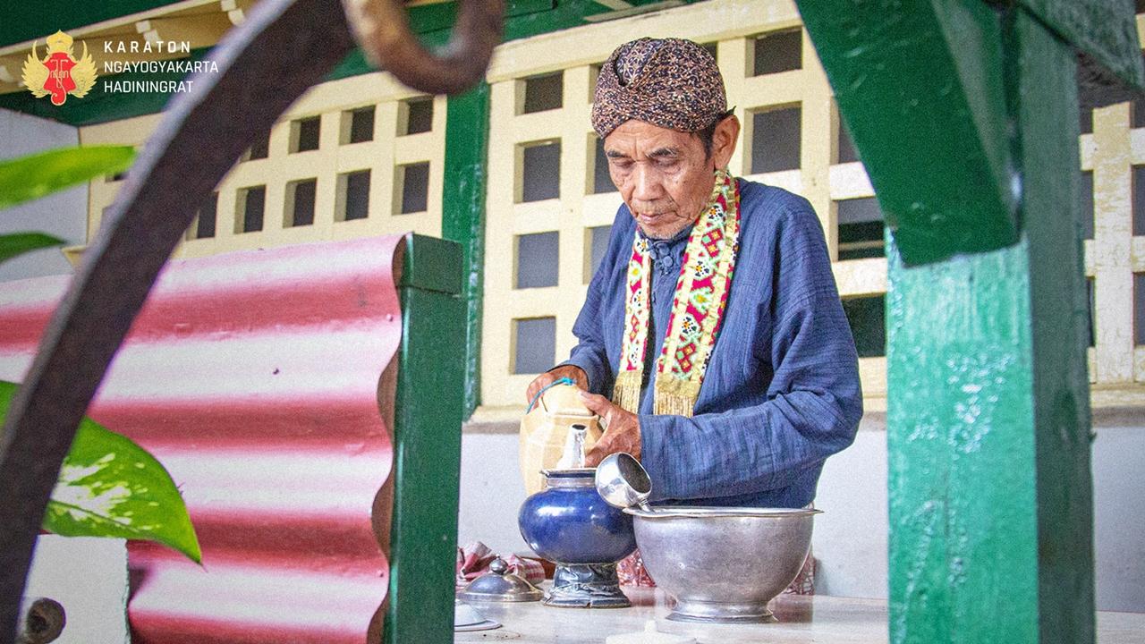 Dapur-dan-sumber-air-untuk-membuat-teh-bagi-Raja-Yogyakarta.jpg