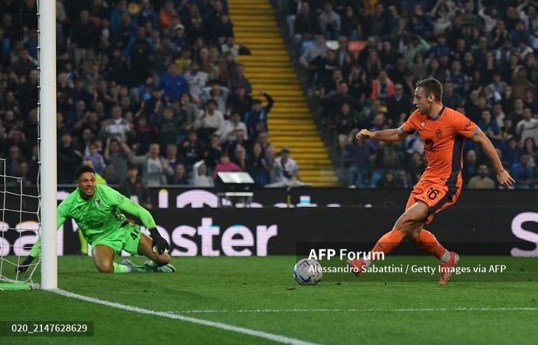 Davide-Frattesi-mencetak-gol-di-Liga-Italia-Serie-A-Udinese-vs-Inter-Milan-di-Dacia-Arena.jpg
