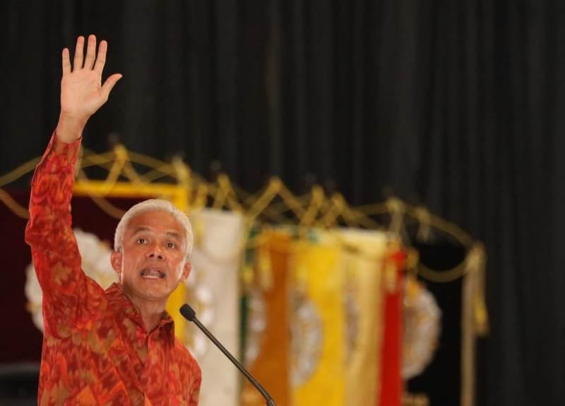 Di-Hadapan-Calon-Wisudawan-Ganjar-Pranowo-Minta-Lulusan-UGM-Jaga-Karakter-dan-Jatidiri.jpg