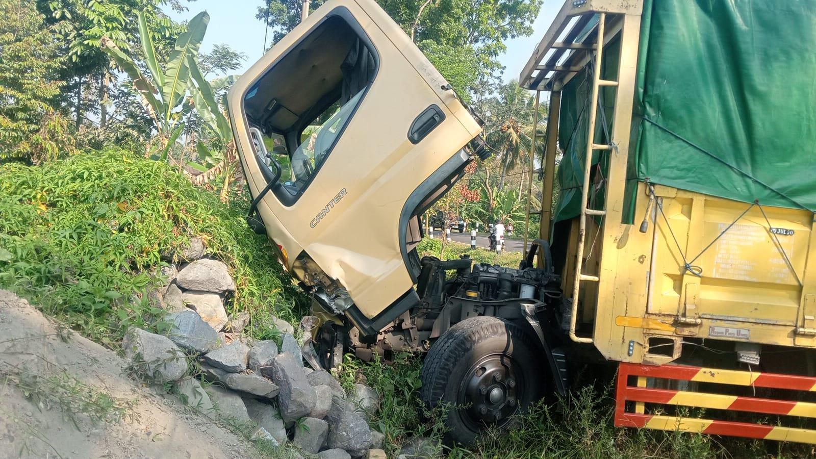 Diduga Rem Blong, Truk Sebabkan Kecelakaan Beruntun di Jalur Magelang–Salatiga, Tiga Orang Terluka - Tribunjogja.com