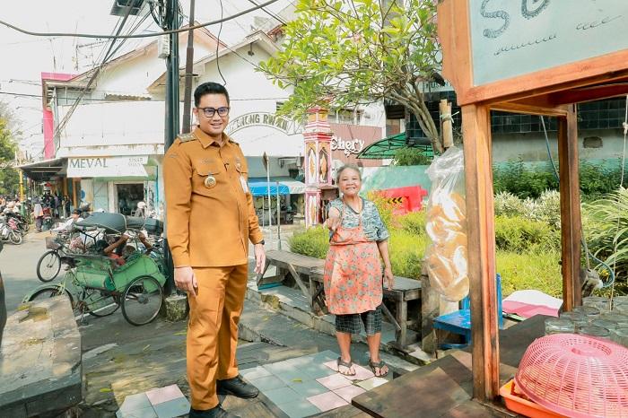 Dikeluhkan-Warga-PKL-di-Klaten-Ditertibkan-Langsung-oleh-Bupati-Hamenang.jpg