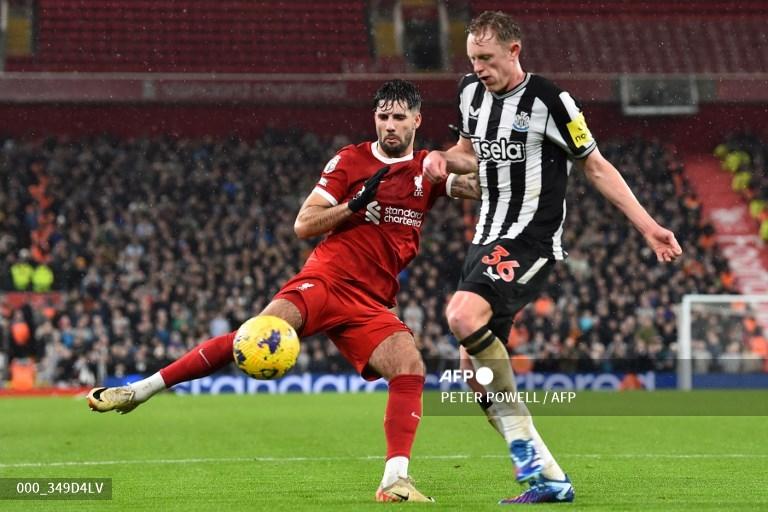 Dominik-Szoboszlai-vs-Sean-Longstaff-di-Liga-Inggris-antara-Liverpool-vs-Newcastle-United-di-Anfield.jpg