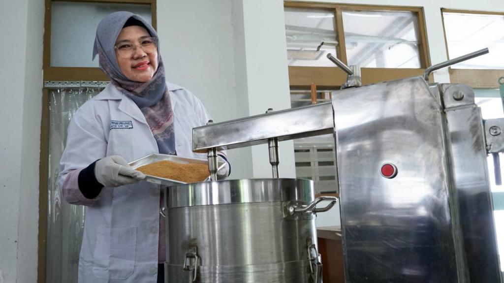 Dosen-UGM-Kembangkan-Alat-dan-Mesin-Produksi-Gula-Semut-untuk-Industri-Kecil-dan-Menengah.jpg