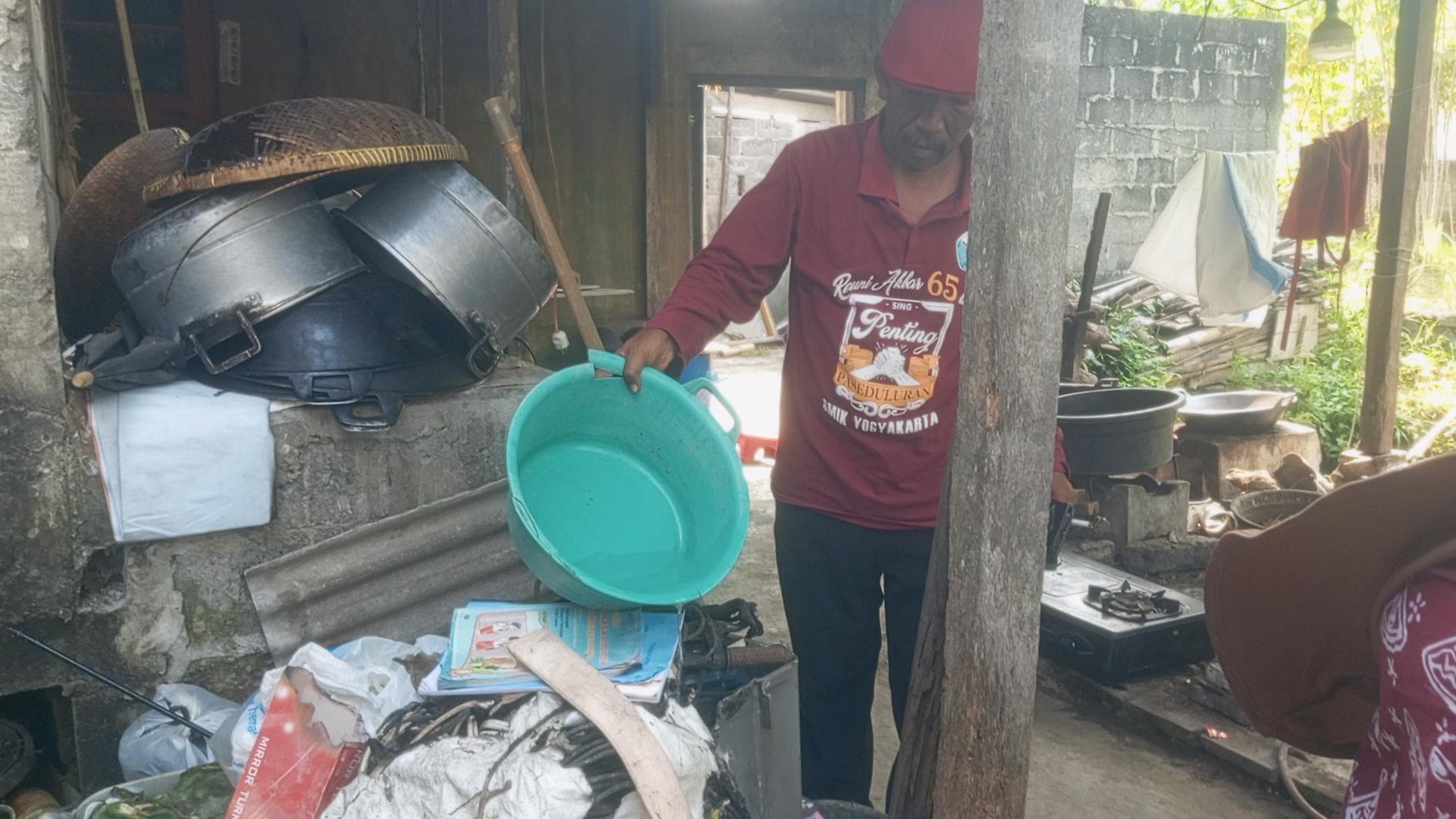 Dua-Pekan-Keluarga-Agusyani-Diteror-Api-dan-Lagi-Gulungan-Kabel-Terbakar.jpg
