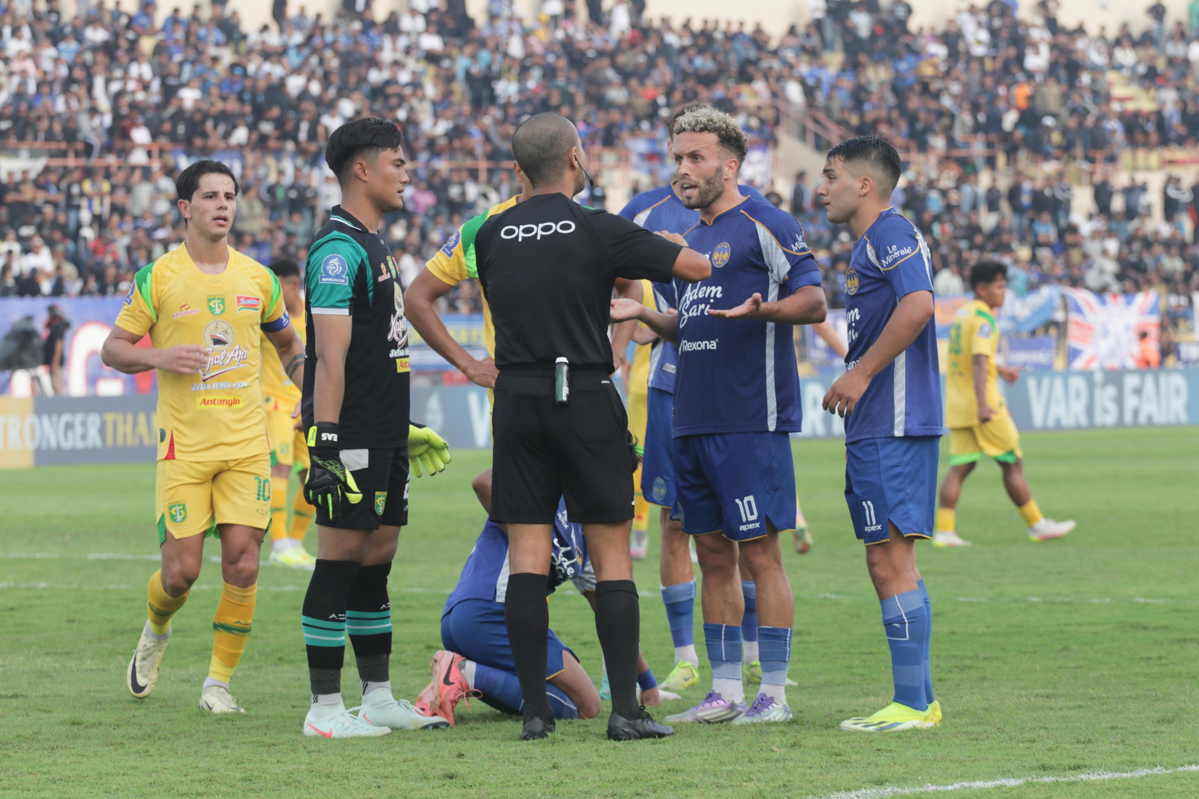 Duel-PSIM-Yogyakarta-vs-Madura-United-Pengaruhi-Nasib-Persis-Solo-Van-Gastel-Jawab-Ini-Soal-Rotasi.jpg