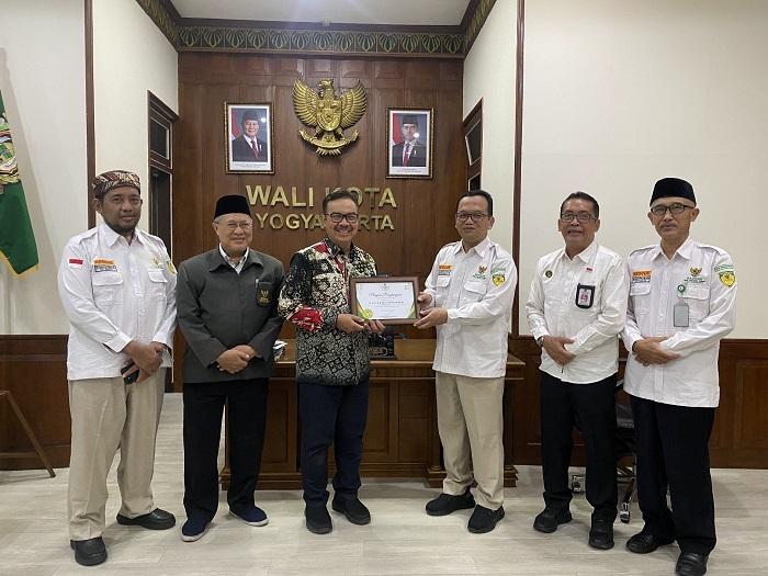 Dukung-Digitalisasi-Zakat-Wali-Kota-Yogya-Raih-Penghargaan-dari-Baznas-RI.jpg