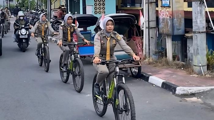 Efisiensi BBM, Personel Satpol PP Kota Yogya Patroli Kayuh Sepeda di Kawasan Wisata