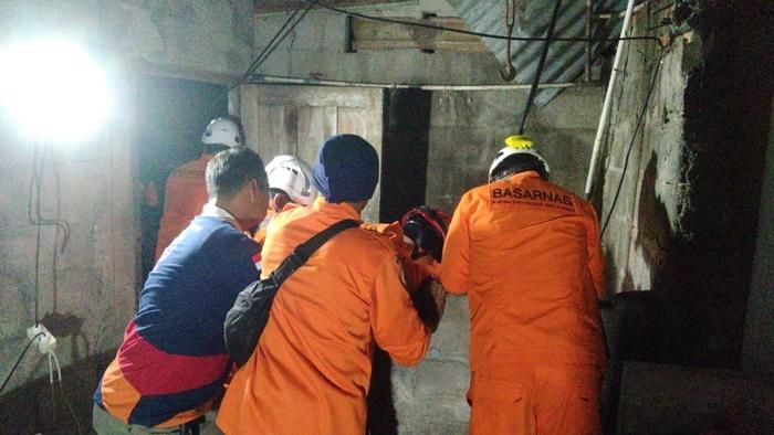 Evakuasi-korban-jatuh-dalam-sumur-di-Pisangan-Sleman.jpg