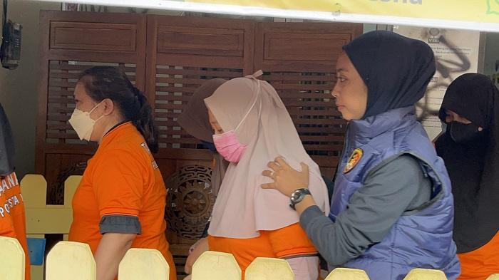 Fakta-Rekonstruksi-Kasus-Little-Aresha-Ketua-Yayasan-Menyuruh-Pengasuh-Ikat-Bayi-Kalau-Rewel.jpg