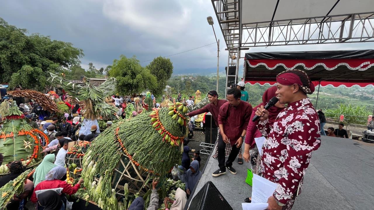 Festival-Gunungan-Libatkan-21-Kecamatan-di-Ketep-Pass-Magelang.jpg