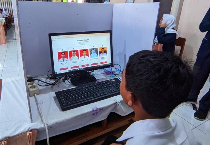 Cerita Pelajar Kulon Progo Ikut E-Pemilos. Bisa Belajar Memilih Hingga Mengenal Tahapan Pemilu