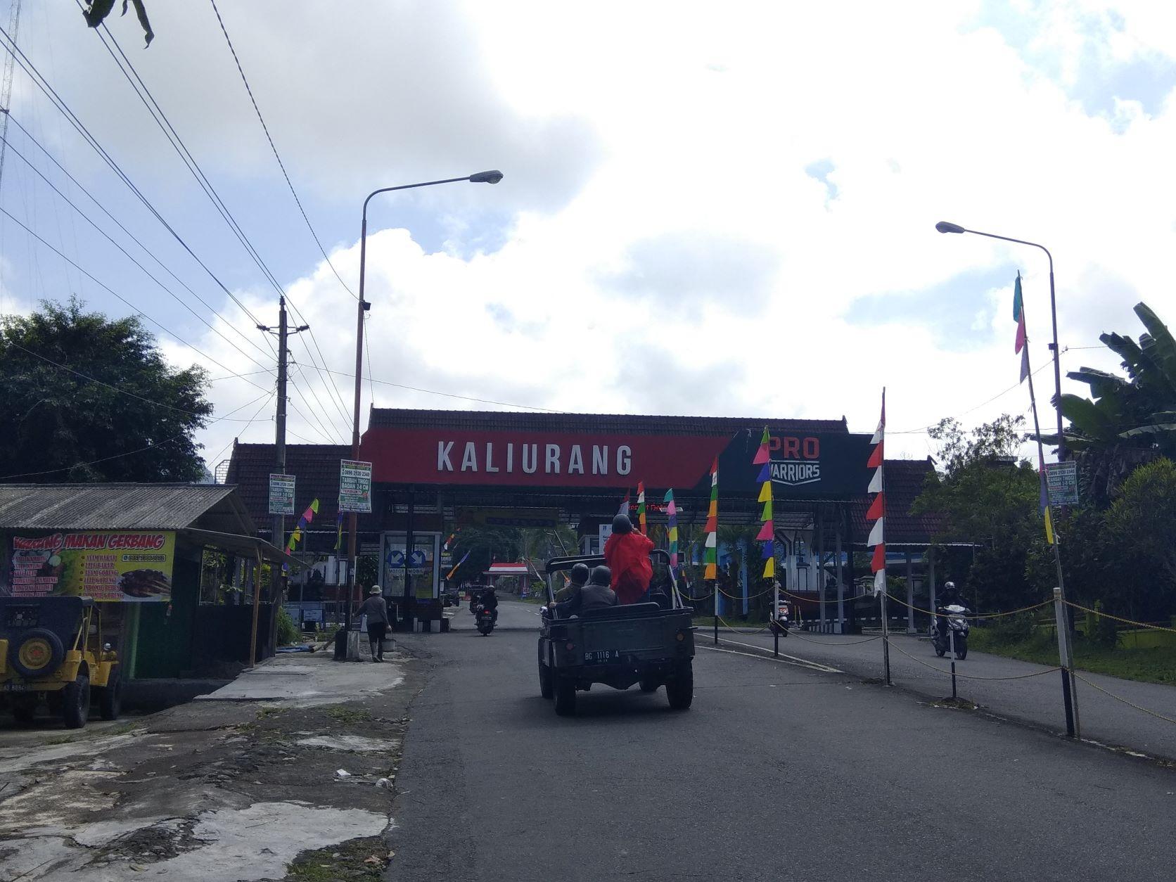 Gerbang-menuju-kawasan-Kaliurang-291122.jpg