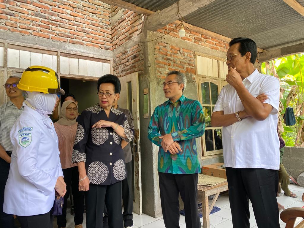 Gubernur-DIY-bersama-sejumlah-stakeholder-meninjau-bantul-gempa.jpg