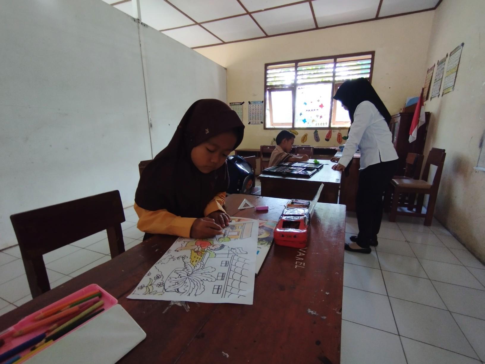 Hanya-2-pelajar-baru-ini-yang-didapat-oleh-SDN-Wonolagi.jpg