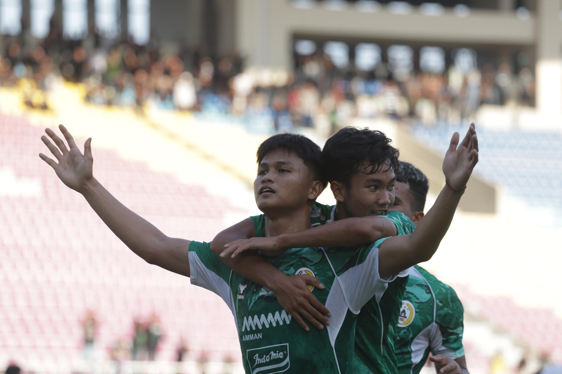 Hokky-dan-Ofosu-Ayeh-Bawa-PSS-Sleman-Unggul-2-0-Atas-Arema-FC-di-Babak-Pertama.jpg