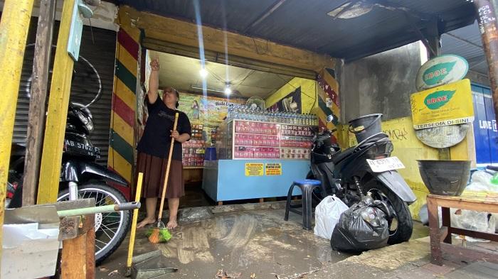 Hujan-Deras-30-Menit-Genangan-Air-Selutut-Orang-Dewasa-Muncul-di-Jalan-Menteri-Supeno-Jogja.jpg