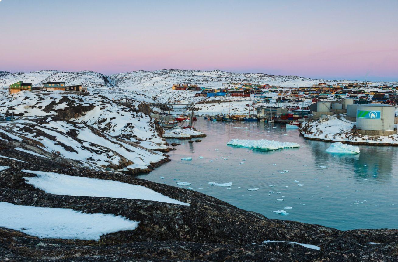 Ilustrasi-cahaya-pagi-di-Ilulissat-Harbor-Greenland.jpg