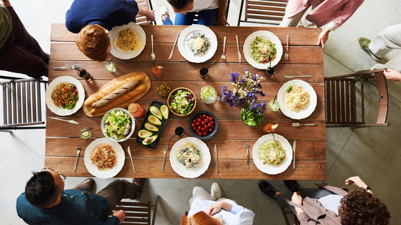 Ilustrasi-foto-buka-bersama-makan-bersama-nongkrong2.jpg