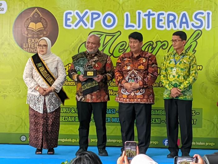 Istri-Bupati-Kulon-Progo-jadi-Bunda-Literasi.jpg