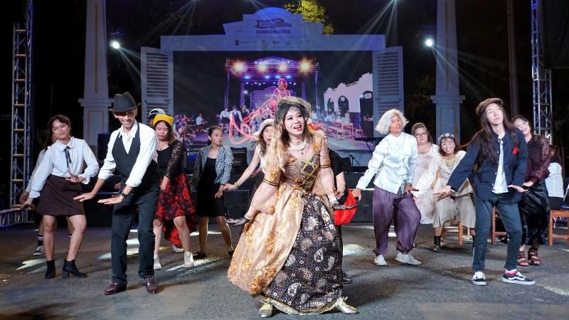 Jadi-Daya-Tarik-Pariwista-Kotabaru-Avond-Fest-Bakal-Diperkuat-di-2024.jpg