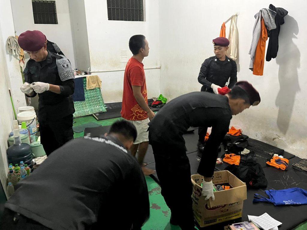 Jajaran-Rutan-Kelas-II-A-Yogyakarta-Gelar-Razia-saat-Tengah-Malam-Ini-Hasilnya.jpg