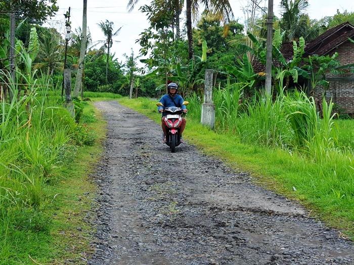 Jalan-rusak-di-Kalurahan-Banguncipto-Kulon-Progo.jpg