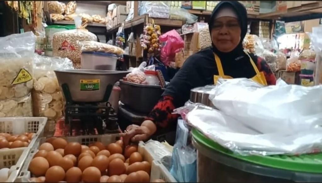Jelang-Nataru-Harga-Telur-Ayam-di-Kota-Yogya-Kembali-Melonjak.jpg