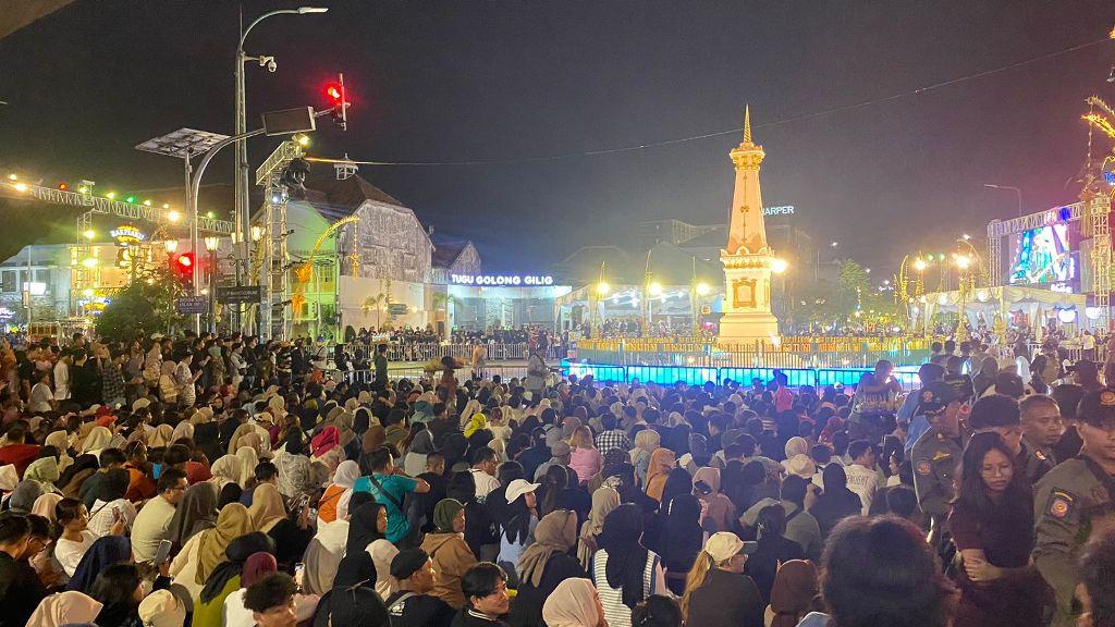 Jelang-Pembukaan-WJNC-2024-Kawasan-Tugu-Jogja-Mulai-Dipadati-Wisatawan.jpg