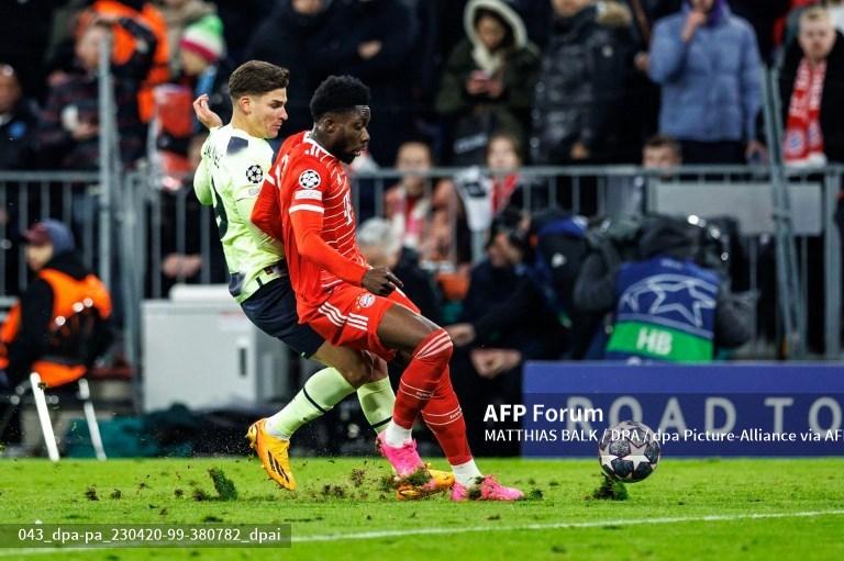Julian-Alvarez-vs-Alphonso-Davies-di-Liga-Champions-Bayern-Munich-vs-Manchester-City.jpg