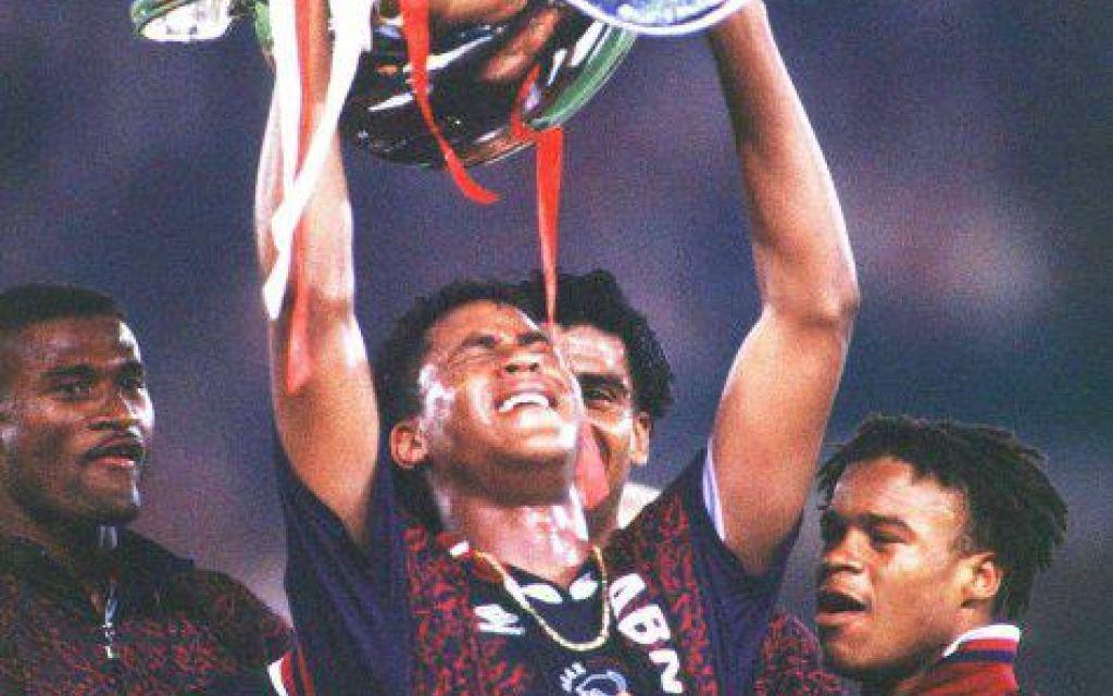 KISAH-Patrick-Kluivert-Namanya-Melejit-Setelah-Cetak-Gol-ke-Gawang-AC-MILAN.jpg