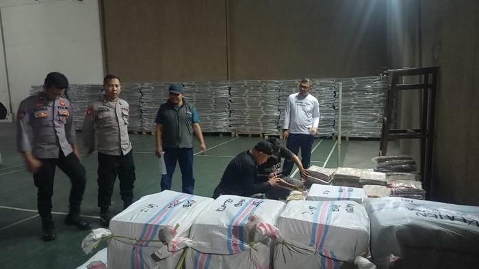 KPU-Kabupaten-Klaten-telah-menerima-ribuan-logistik-Pilkada-2024.jpg