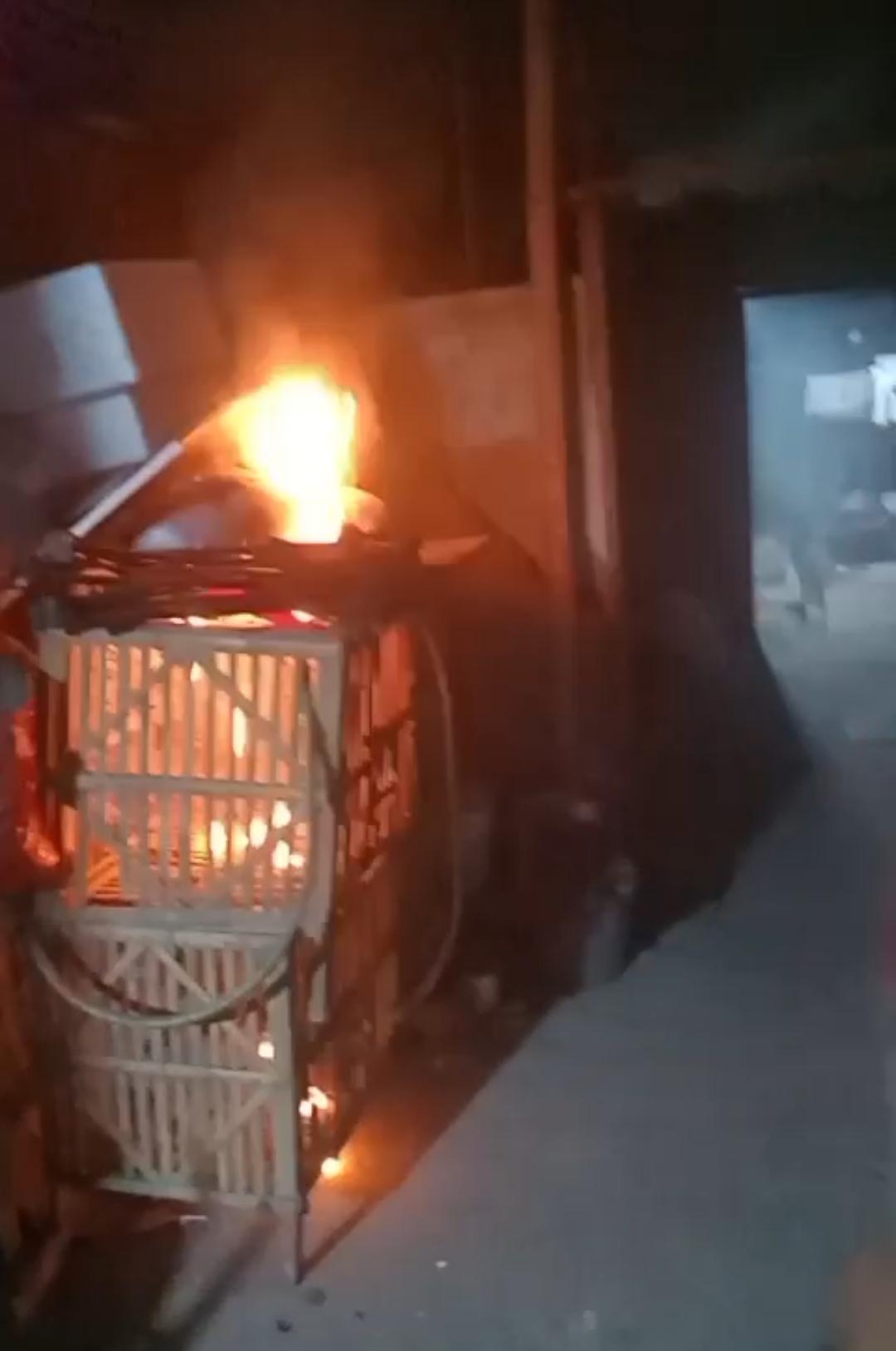 Kandang-ayam-di-lorong-utara-rumah-terbakar-pukul-0147-962026.jpg