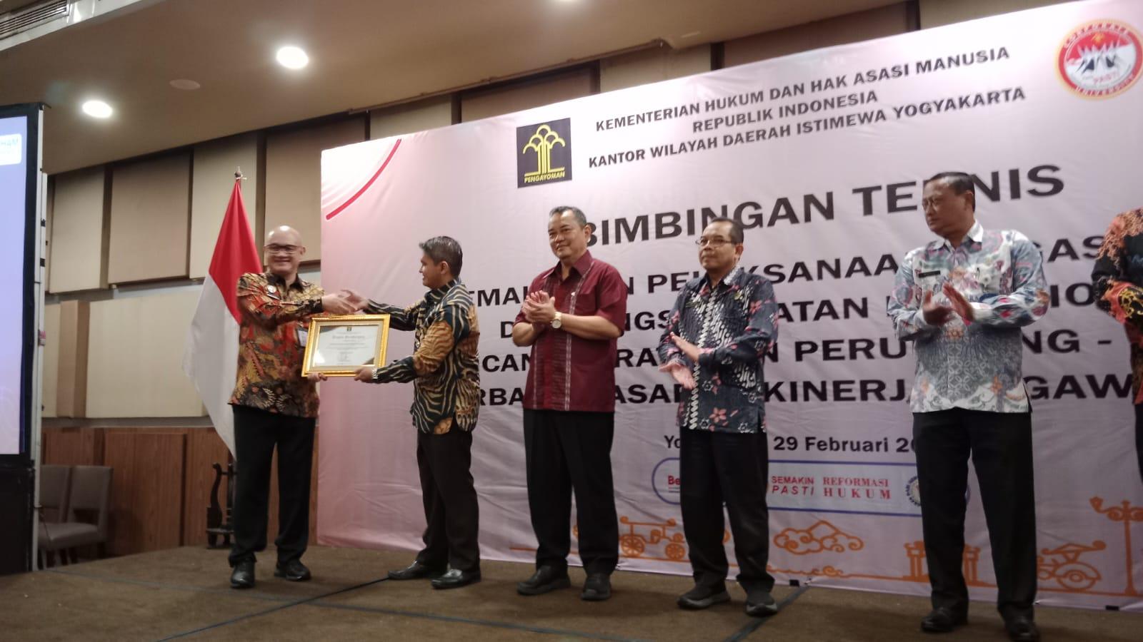 Kanwil-Kemenkumham-DIY-Tingkatkan-Kapasitas-SDM-untuk-Fasilitas-Percepatan-Produk-Hukum.jpg