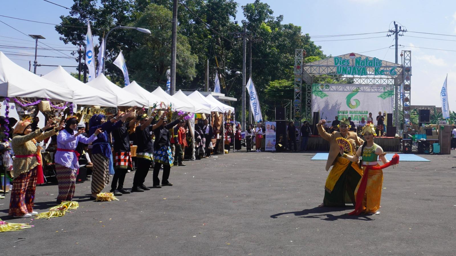Karnaval-peringatan-Dies-Natalis-ke-6-Unjaya.jpg