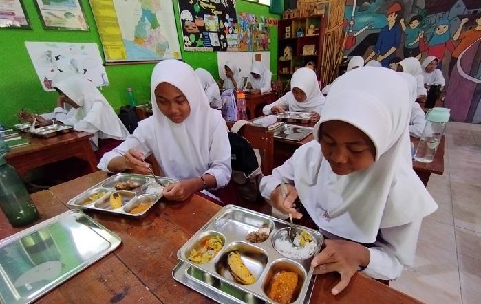 Kata-Pelajar-Kulon-Progo-soal-Menu-MBG-Siswa-Bisa-Hemat-Uang-Jajan.jpg
